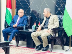 قلقيلية : المحافظ يلتقي وزير الاقتصاد الوطني ويبحث معه الواقع الاقتصادي في المحافظة